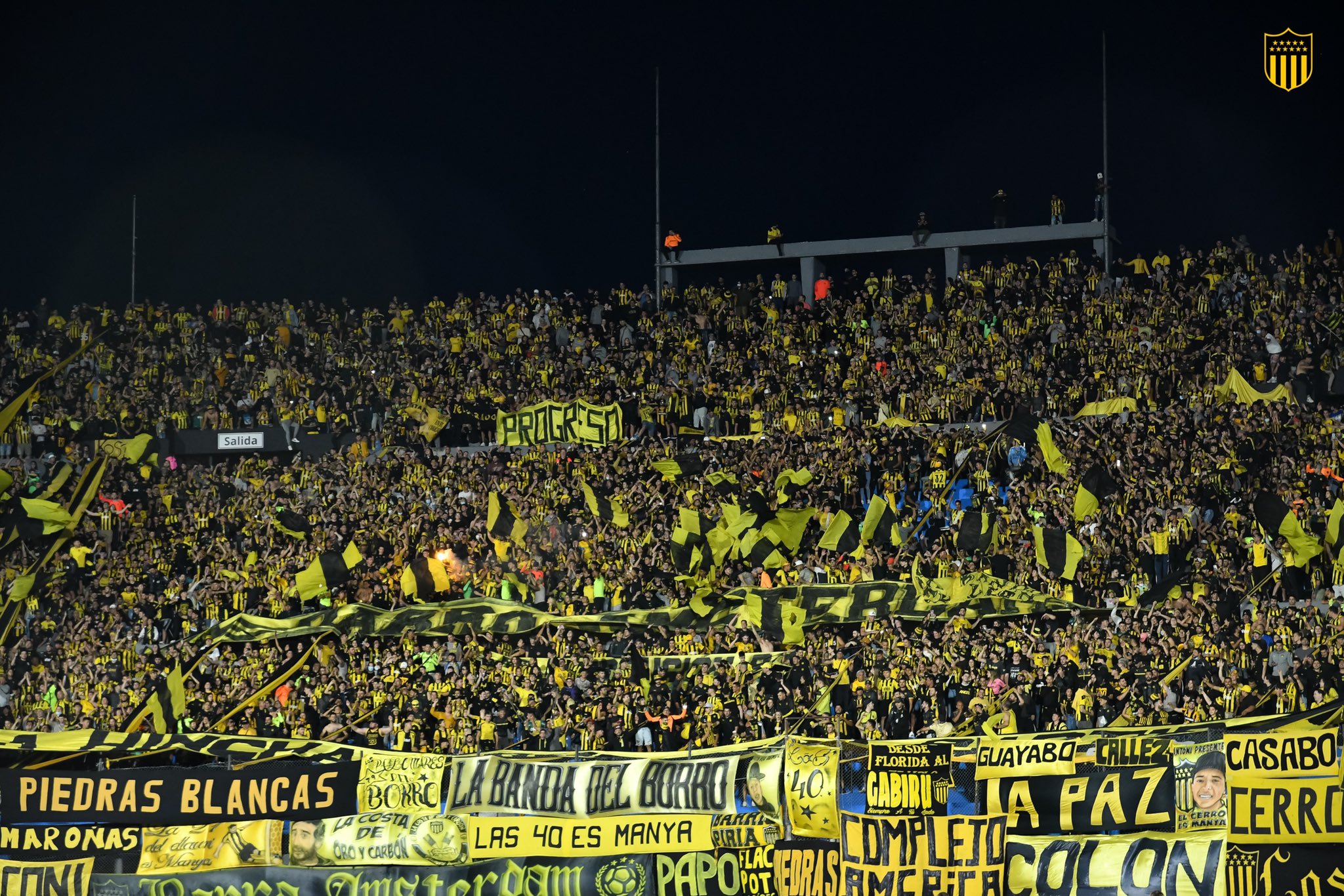 🔥FIESTA, LA HINCHADA MUESTRA TRAPOS ROBADOS PREVIO AL CLÁSICO. PEÑAROL vs  Liverpool - Clausura 2023